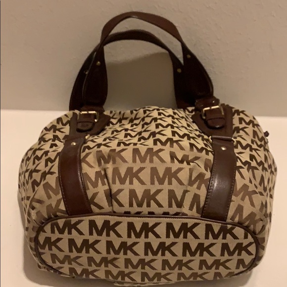 Large signature print Michael Kors bag...AUTHENTIC - Picture 7 of 7